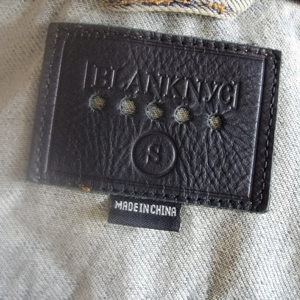 Blank NYC Light Wash Denim with Gold Stitching Size Small - Picture 12 of 13